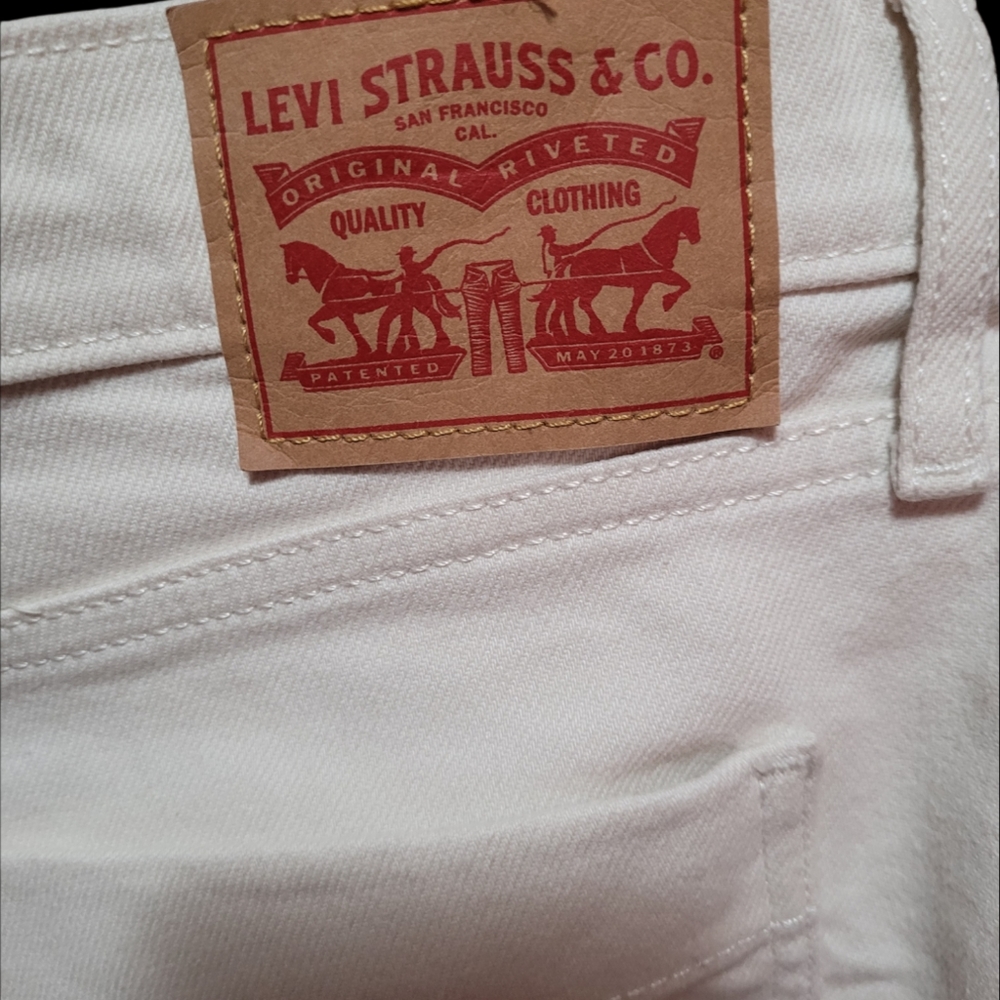 Levis - Picture 3 of 3